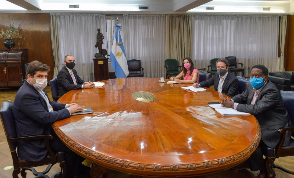 Martín Guzmán junto a enviados del FMI, AGENCIA NA