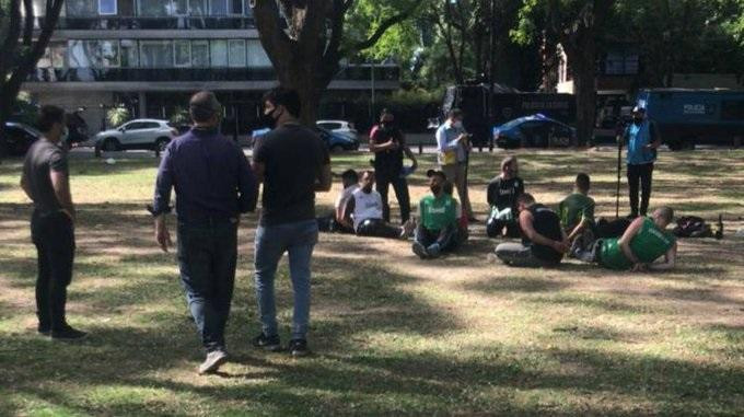 Hinchas de Excursionistas detenidos