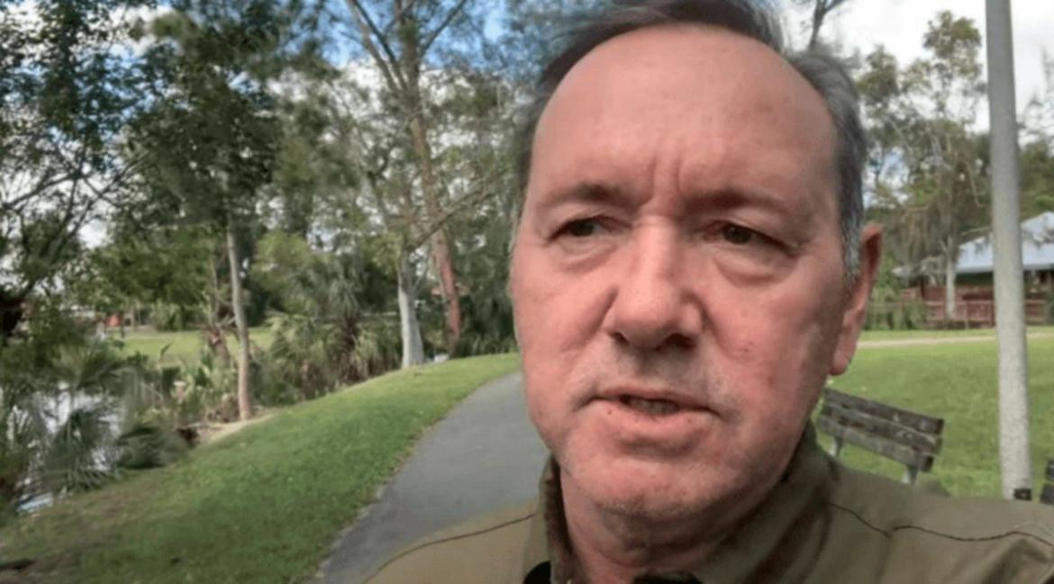 Kevin Spacey reapareció con un mensaje Navideño