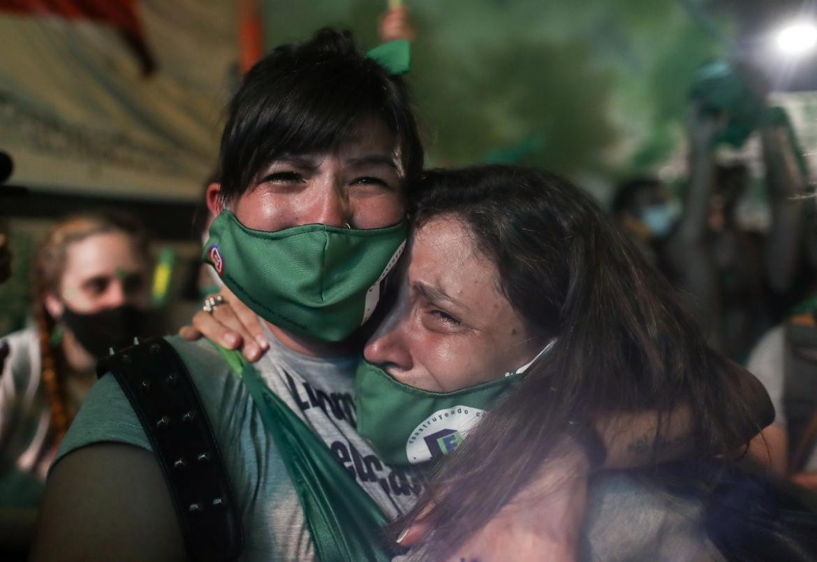 Senado aprobó ley del aborto, Reuters.