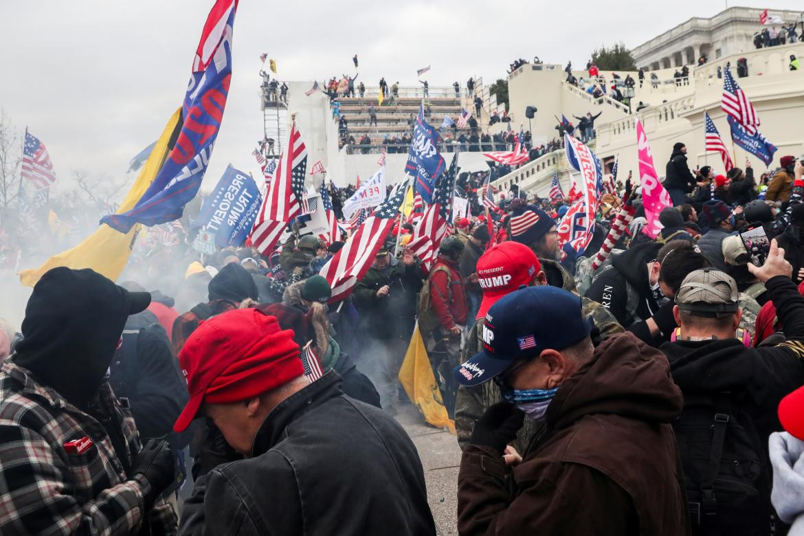 Irrupción de simpatizantes de Trump al Capitolio dejó un saldo de cuatro muertos, REUTERS