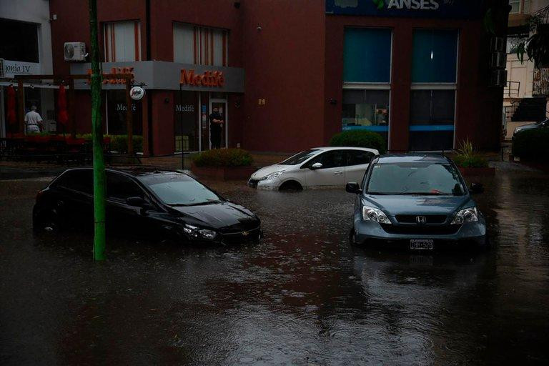 Pinamar, arrasado por un tornado, balnearios afectados, volaron techos y hay zonas sin luz