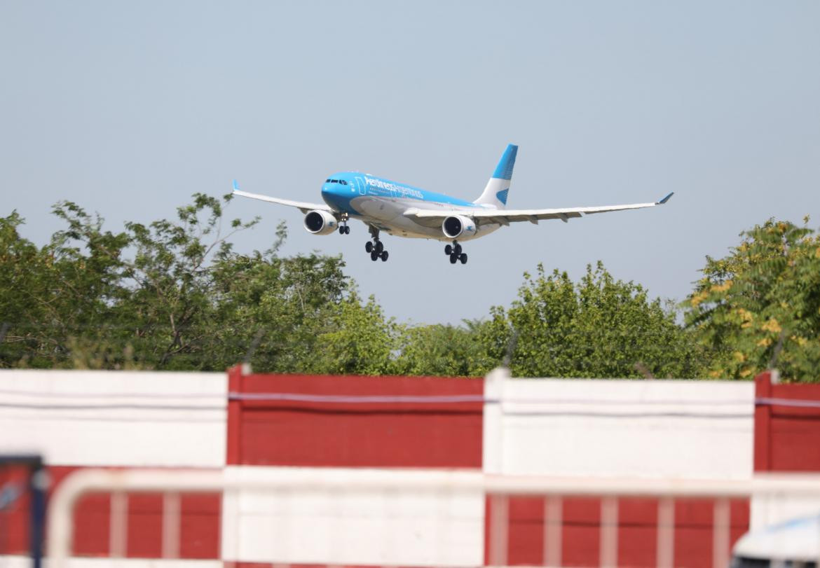 Llegada del avión de Aerolíneas Argentinas procedente de Rusia con 300 mil dosis de la vacuna Sputnik V, 24 de diciembre de 2020, NA