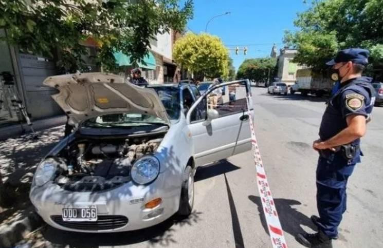 Manejaba su auto con una aterradora boa constrictor en el tablero