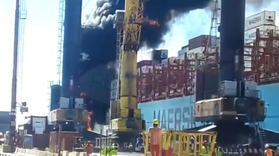 Incendio en el puerto de Buenos Aires