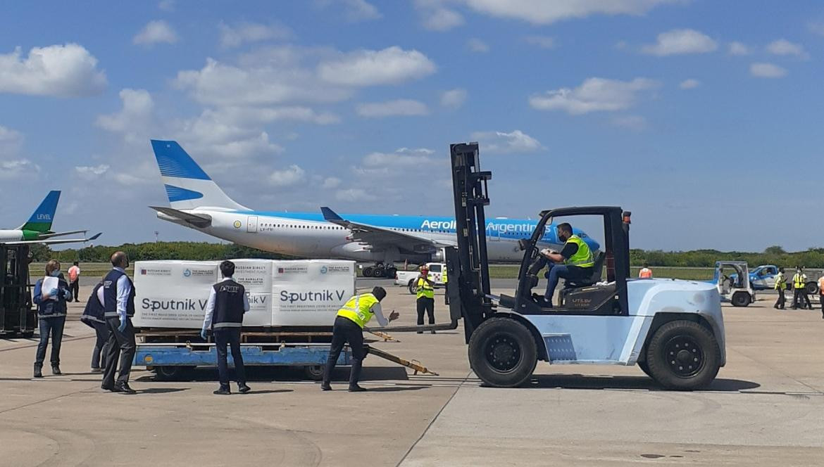 Vacuna rusa Sputnik V contra coronavirus, vuelo de Aerolíneas Argentinas, coronavirus en Argentina, NA