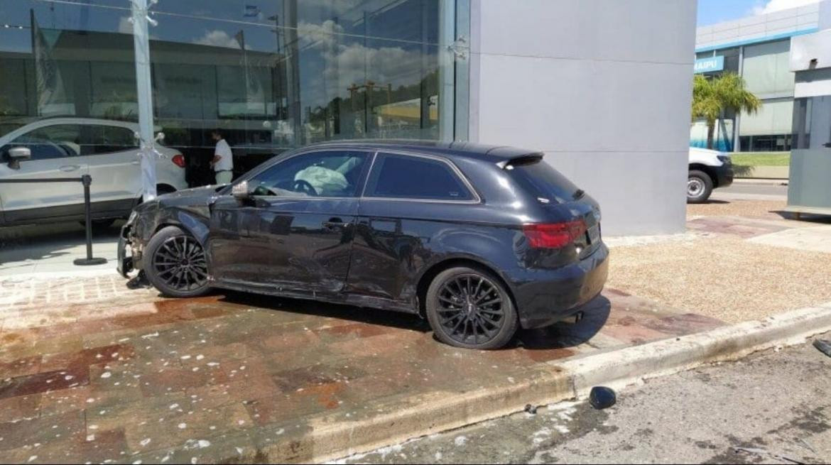 El auto del arquero de Lanús Lucas Acosta, Foto: Cadena 3