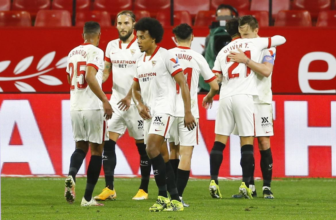 Festejo del Sevilla ante el Barcelona por Copa del Rey, REUTERS