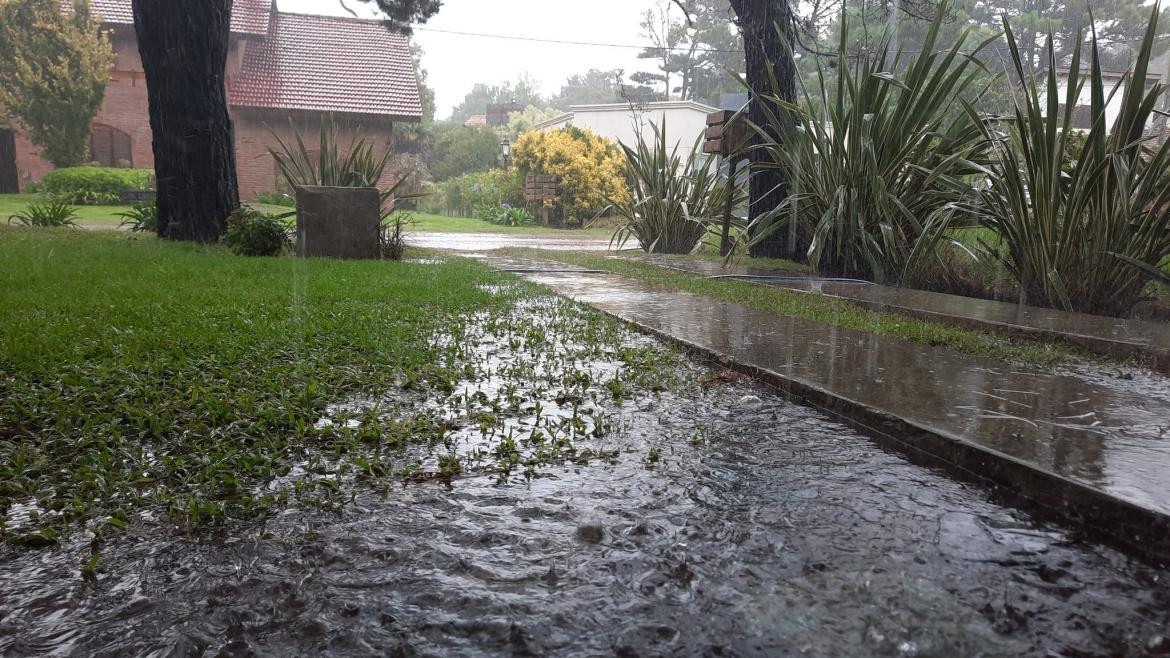 Temporal en Pinamar, fin de semana largo, fotos Twitter