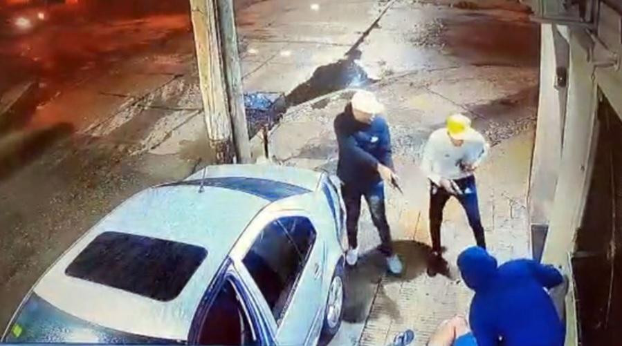 Le gatillaron en la cabeza y no salieron las balas, así fue el violento asalto a policía en Villa Celina