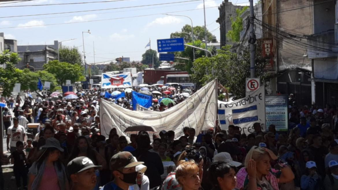 Masiva marcha de Barrios de Pie: cortan la 9 de Julio y protestan en el Ministerio de Desarrollo