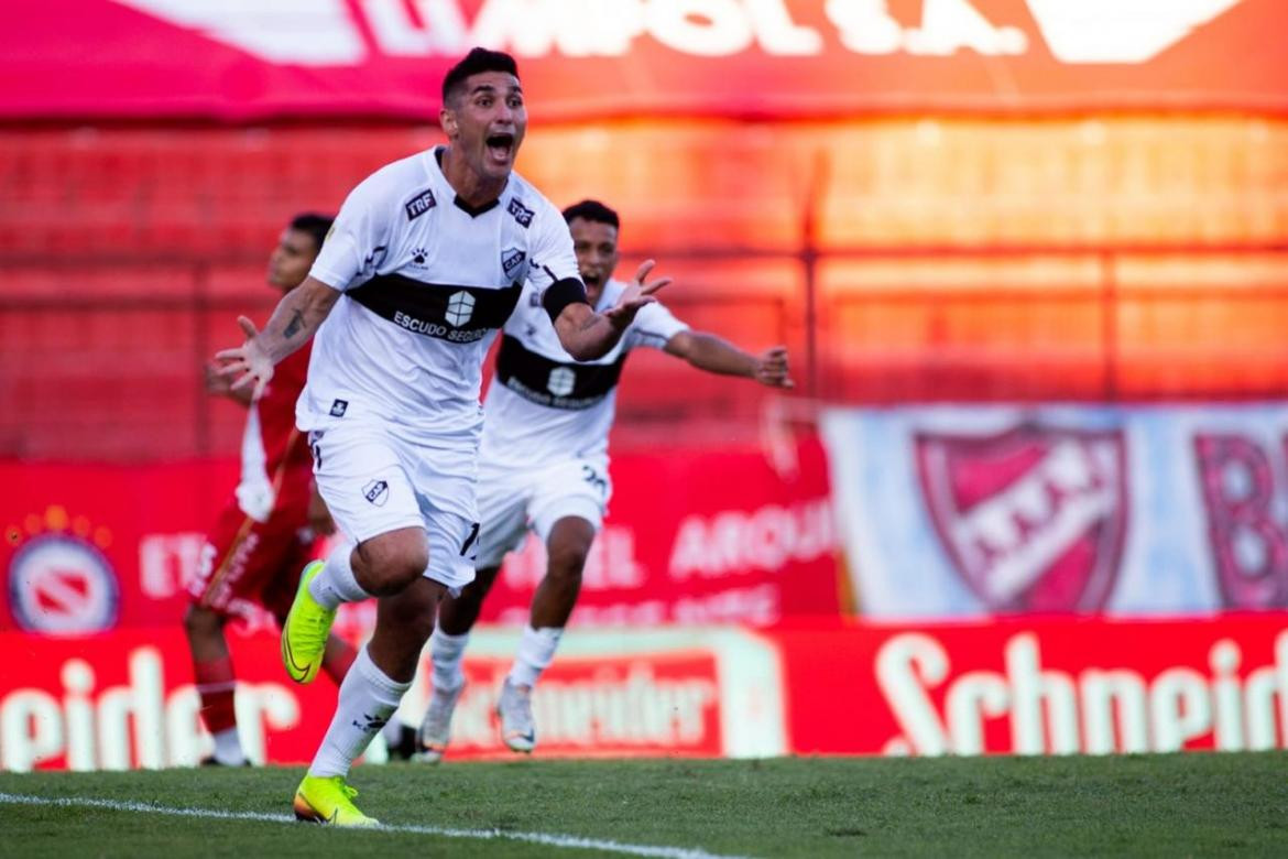 Platense, fútbol argentino, festejo de gol, Foto Twitter C.A. Platense