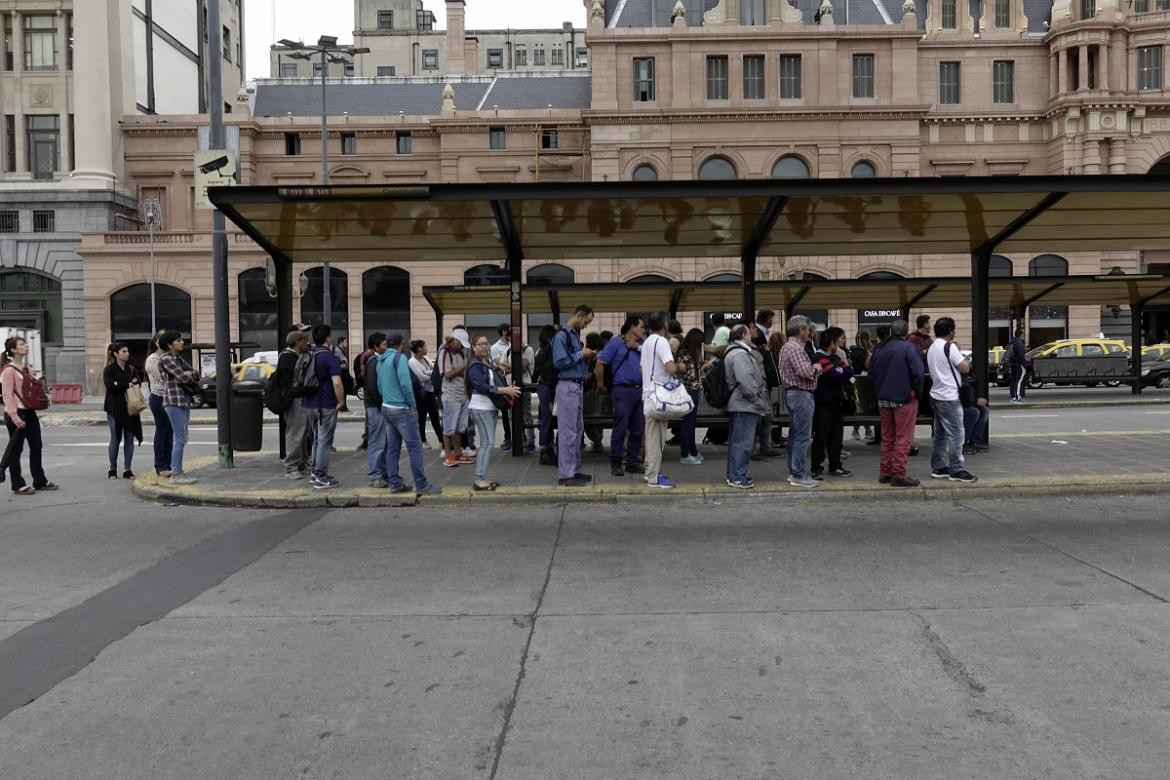 Pasajeros, colectivos, paro de colectivos, paro de transporte, transporte público, NA