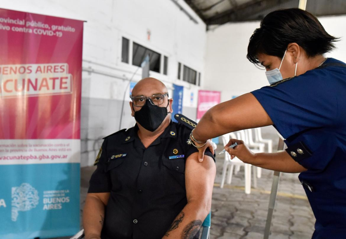 Coronavirus en Argentina, vacunación de personal de seguridad, NA