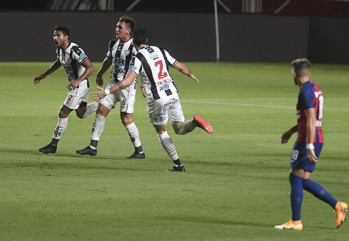 San Lorenzo y Central Córdoba por la Copa de la Liga. Foto NA