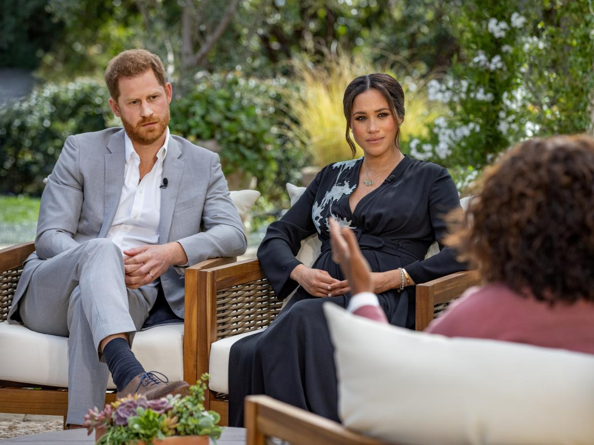 Meghan Markle y el príncipe Harry con Oprah Winfrey, REUTERS