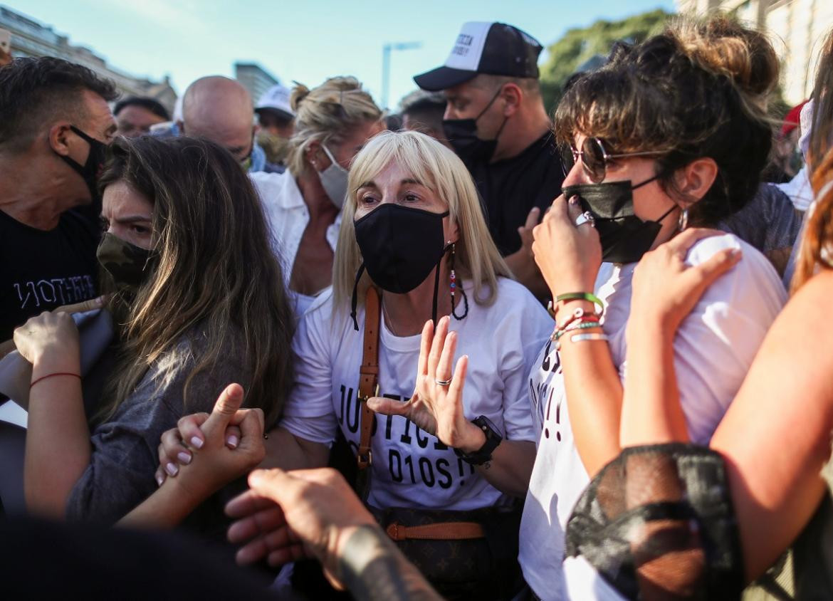 Claudia Villafañe, Dalma y Gianinna Maradona en la marcha por Diego, Reuters.