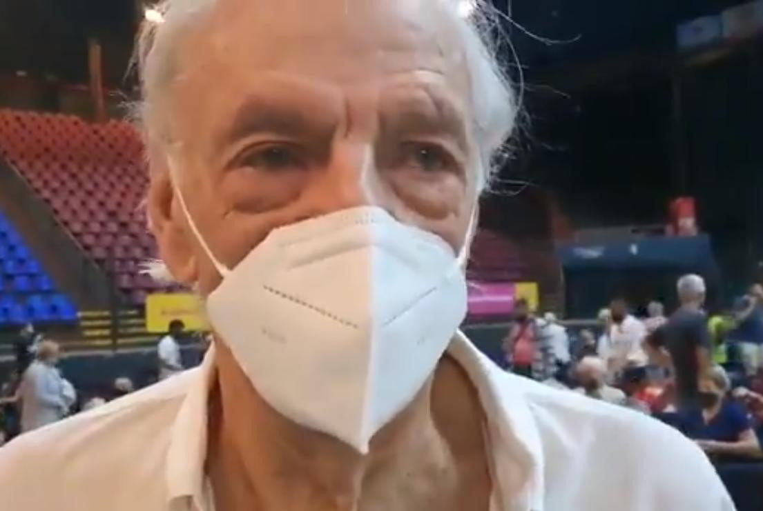 Menotti, vacunación en el Luna Park