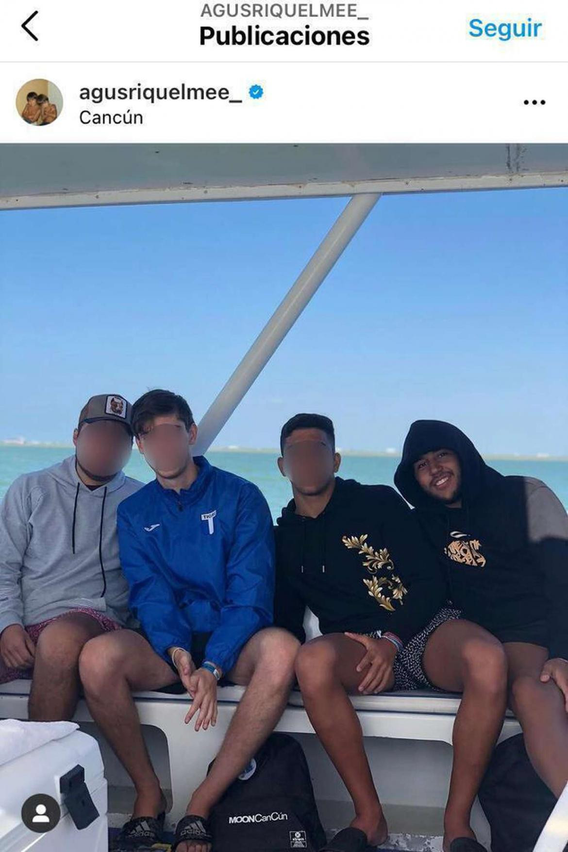 Agustín Riquelme en Cancún, junto a sus amigos