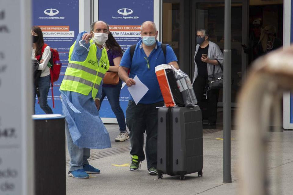 Viajes al exterior, pasajeros, coronavirus, aeropuerto, NA