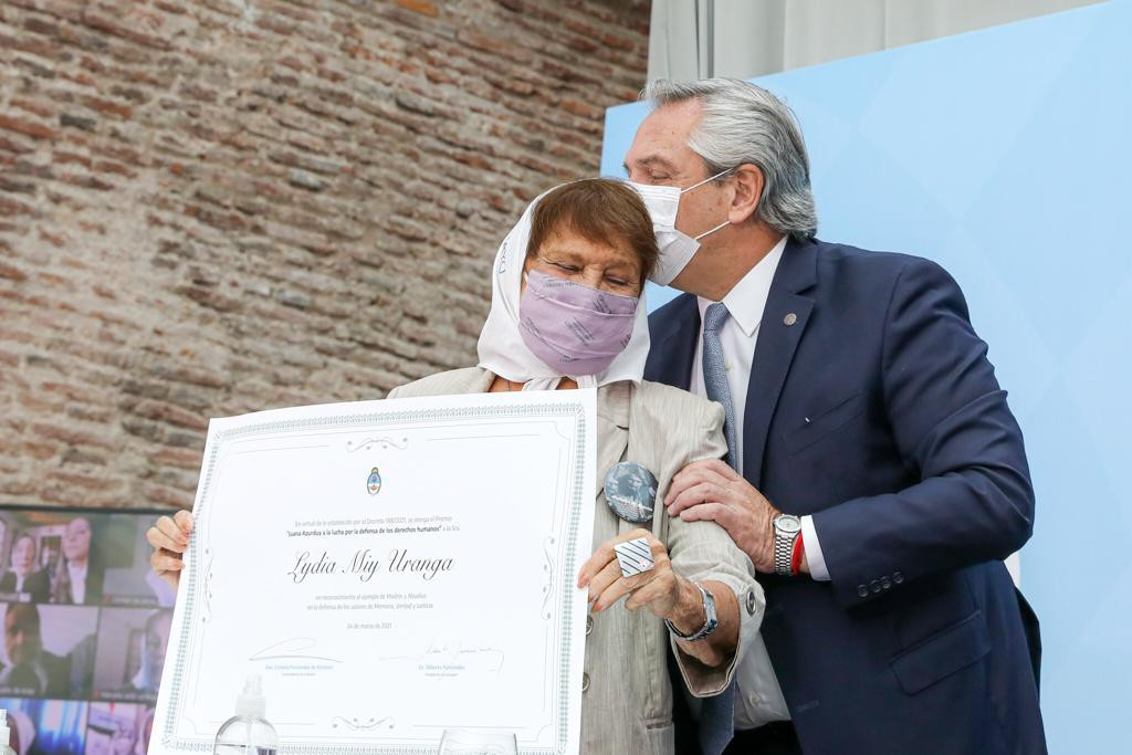 Alberto Fernández junto a Madres y Abuelas de Plaza de Mayo, Presidencia