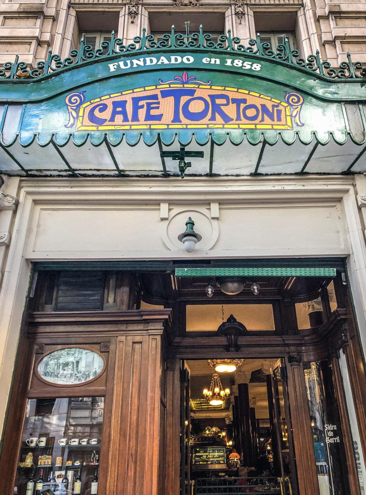 Avenida de Mayo, Café Tortoni, turismo, Buenos Aires