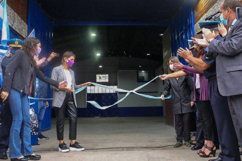 Mayra Mendoza y Sabina Frederic inauguraron la primera sede local de la superintendencia de drogas peligrosas de la Policía Federal