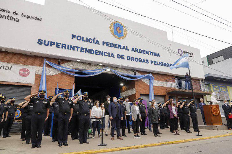 Mayra Mendoza y Sabina Frederic inauguraron la primera sede local de la superintendencia de drogas peligrosas de la Policía Federal