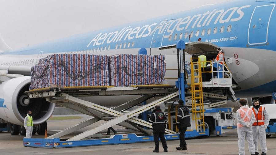 Avión de Aerolíneas Argentina, vacunas por coronavirus