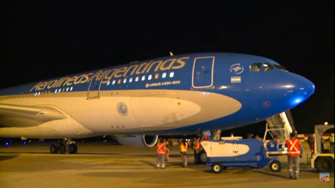 Avión de Aerolíneas Argentinas que trae de China las vacunas de Sinopharm