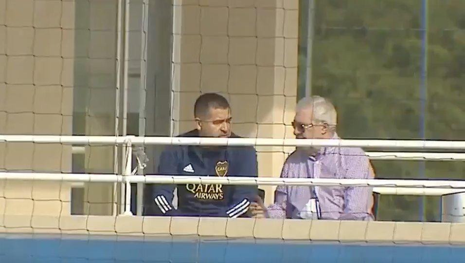 Juan Roman Riquelme y Jorge Amor Ameal viendo a la Reserva de Boca