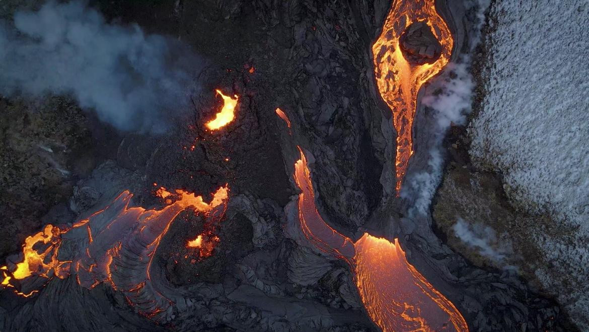 Volcán Fagradalsfjall cerca de la capital islandesa, REUTERS