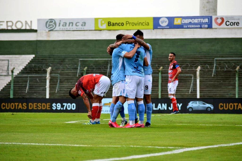 Festejo de Estudiantes de Río Cuarto por Copa Argentina ante Huracán Las Heras