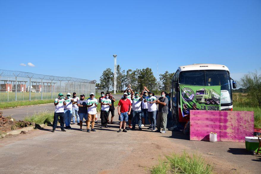 Corte de Camioneros en un paso fronterizo con Brasil