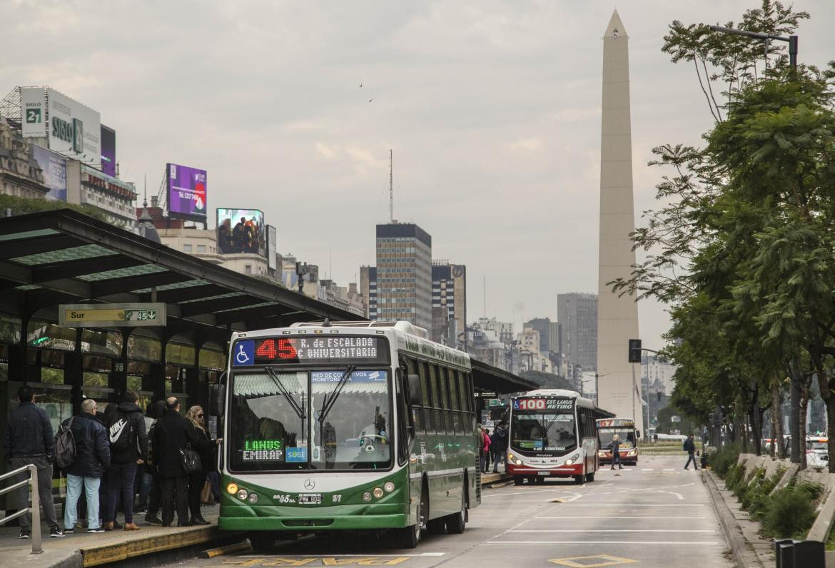 Servicios públicos, clima, Capital Federal de día, colectivos, Obelisco, NA