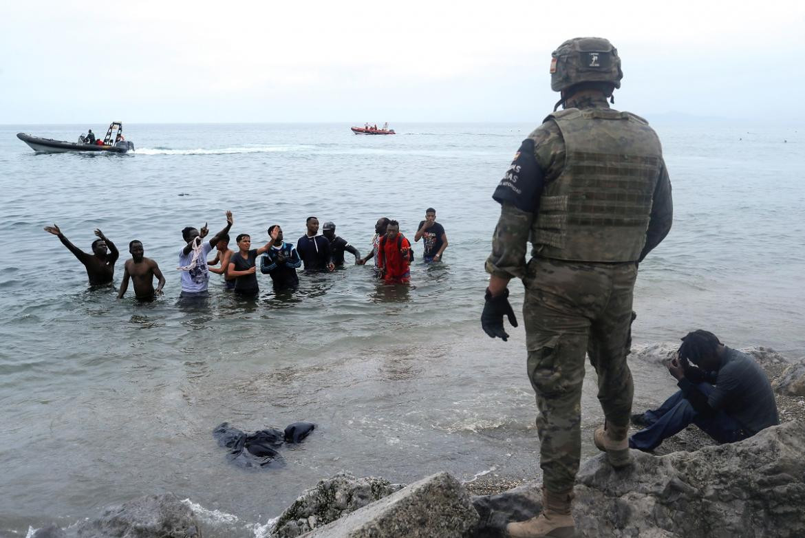 5.000 personas llegaron nadando a Ceuta, España. Reuters