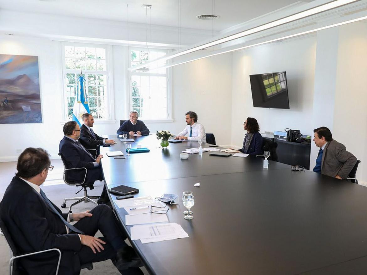 Alberto Fernández junto al Gabinete económico