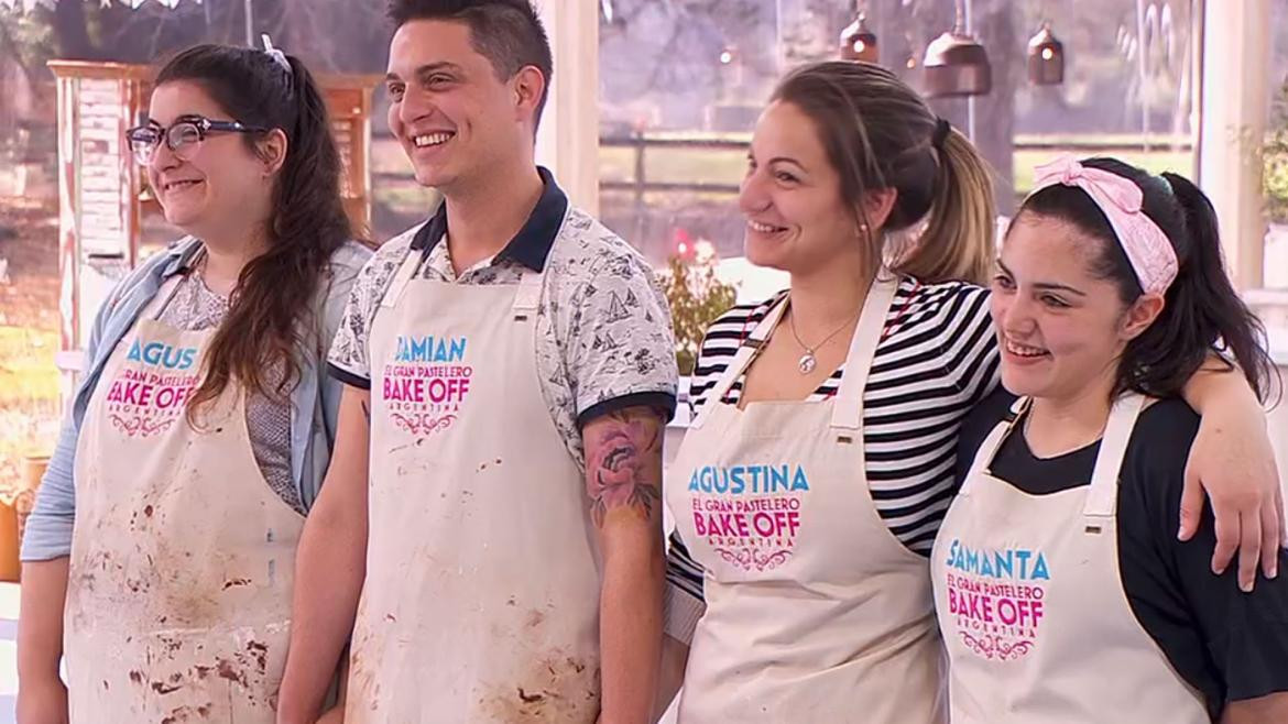 Agustina Fontenla junto a los finalistas de Bake Off Argentina, Pastelera