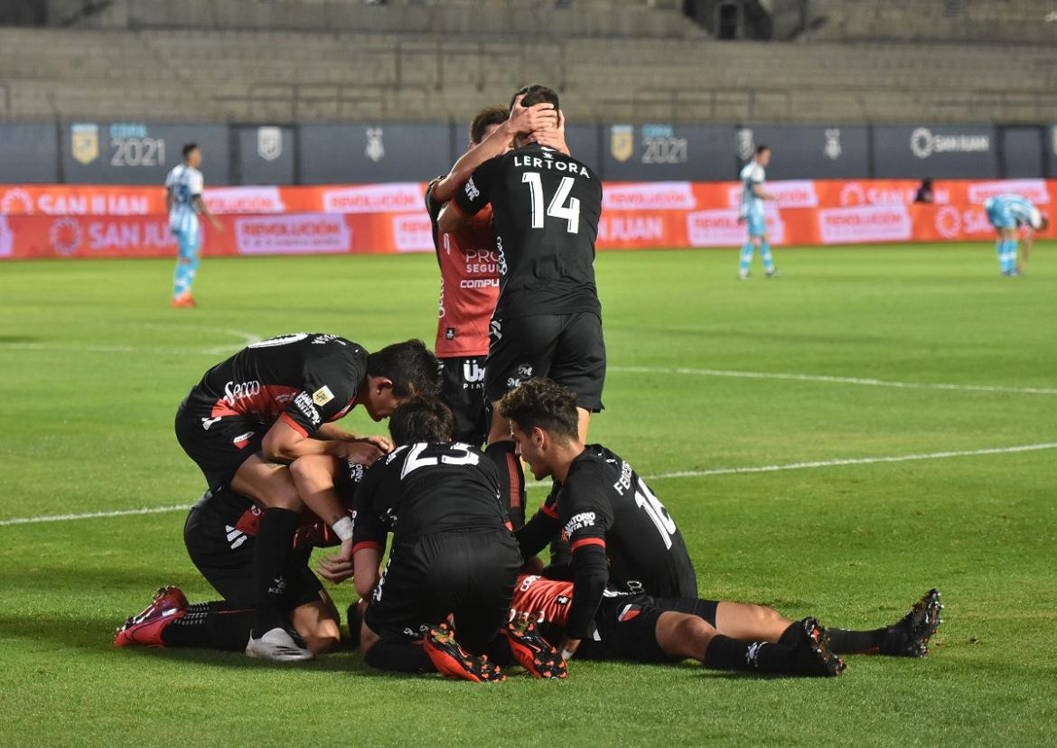 Colón de Santa Fe, campeón de la liga profesional de Fútbol. NA.