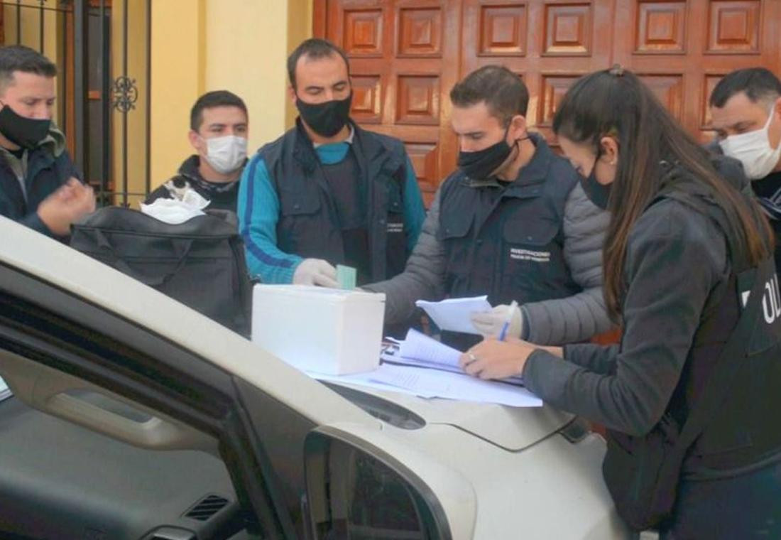 Vacunatorio clandestino en Mendoza, foto Via País