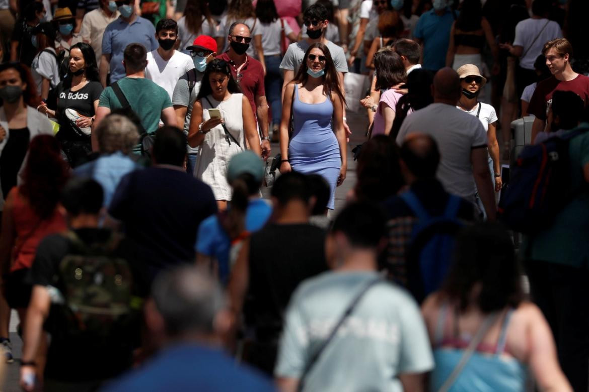 España sin obligatoriedad de barbijo en las calles, REUTERS