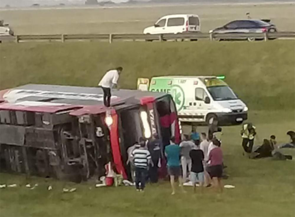 Accidente de micro en Ruta 2, NA