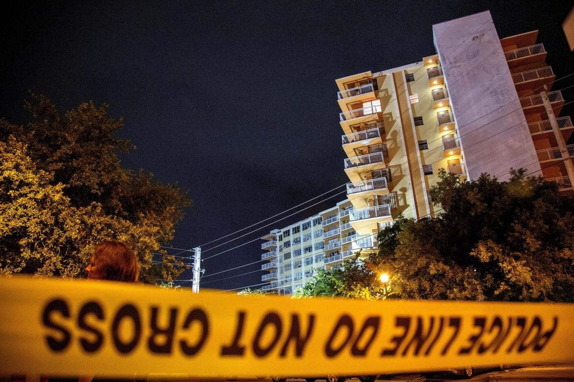 Evacuación de un edificio de Miami por posible derrumbe, AGENCIA EFE