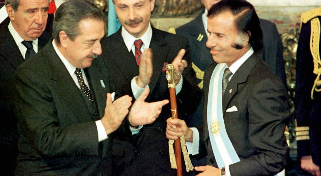 Traspaso de mando presidencial Raúl Alfonsín a Carlos Menem