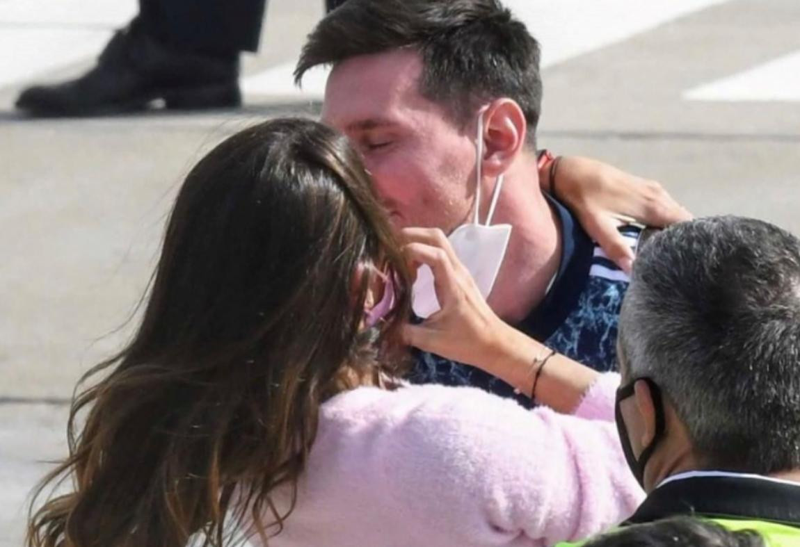 Así recibió Antonela Roccuzzo a Messi en Rosario, foto NA