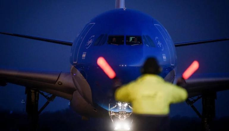 Llegada del avión de Aerolíneas Argentinas vacunas contra el coronavirus