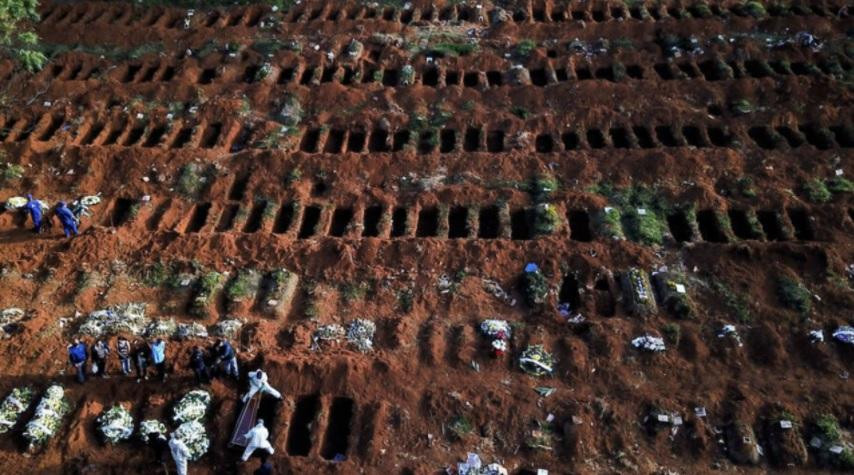 Fosas para los muertos covid en Brasil, NA