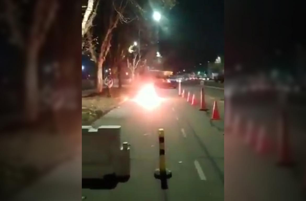 Prendió fuego su moto para que no se la secuestren por estar flojo de papeles	