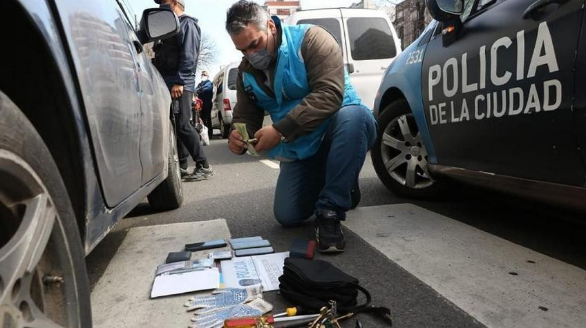 Detención de delincuentes que buscaban robar autos con inhibidores de señal