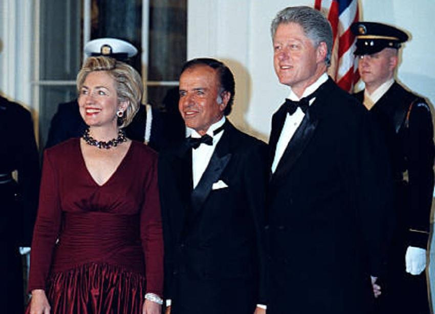 Recibiendo a los invitados a la Cena de Estado, en las puertas de la Casa Blanca